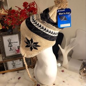 NWT Pom pom trapper hat. Warm unisex. Womans sm med. MENS small.